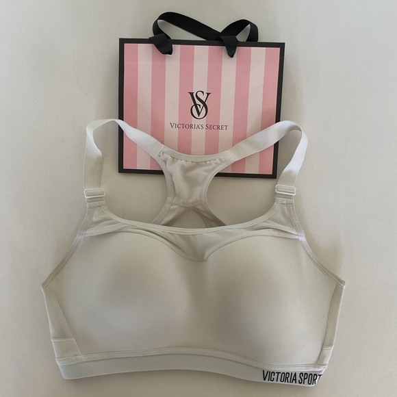 Victoria's Secret Other - Victorias Secret Incredible lightweight wireless sports bra size 36C